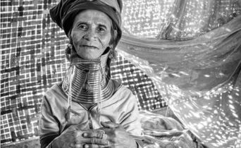 Výstava fotografií WOMEN – WOMEN